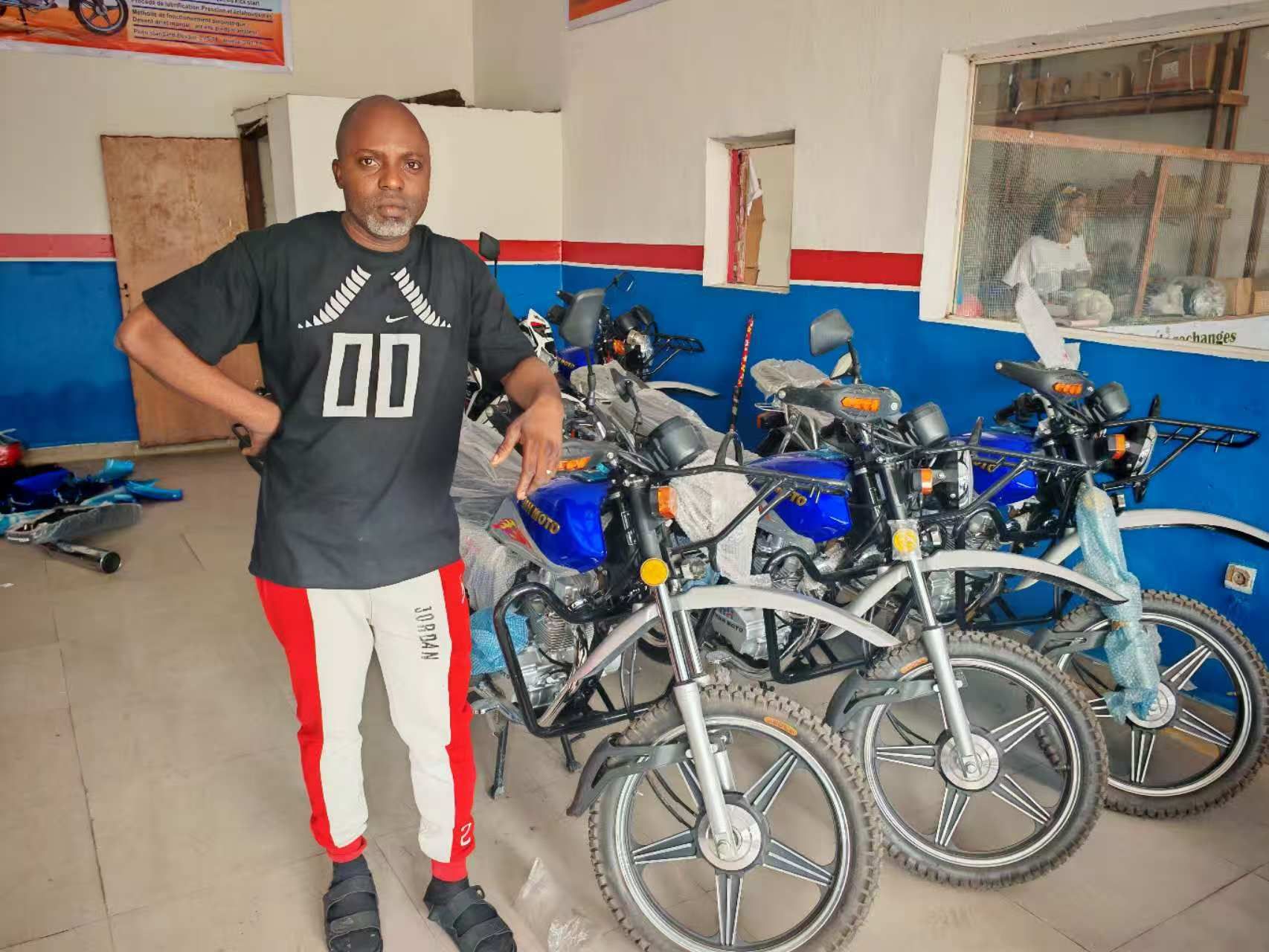 同心同行 璀璨啟航 | 剛果金沙薩MH Moto Kasavubu新店開業(yè)