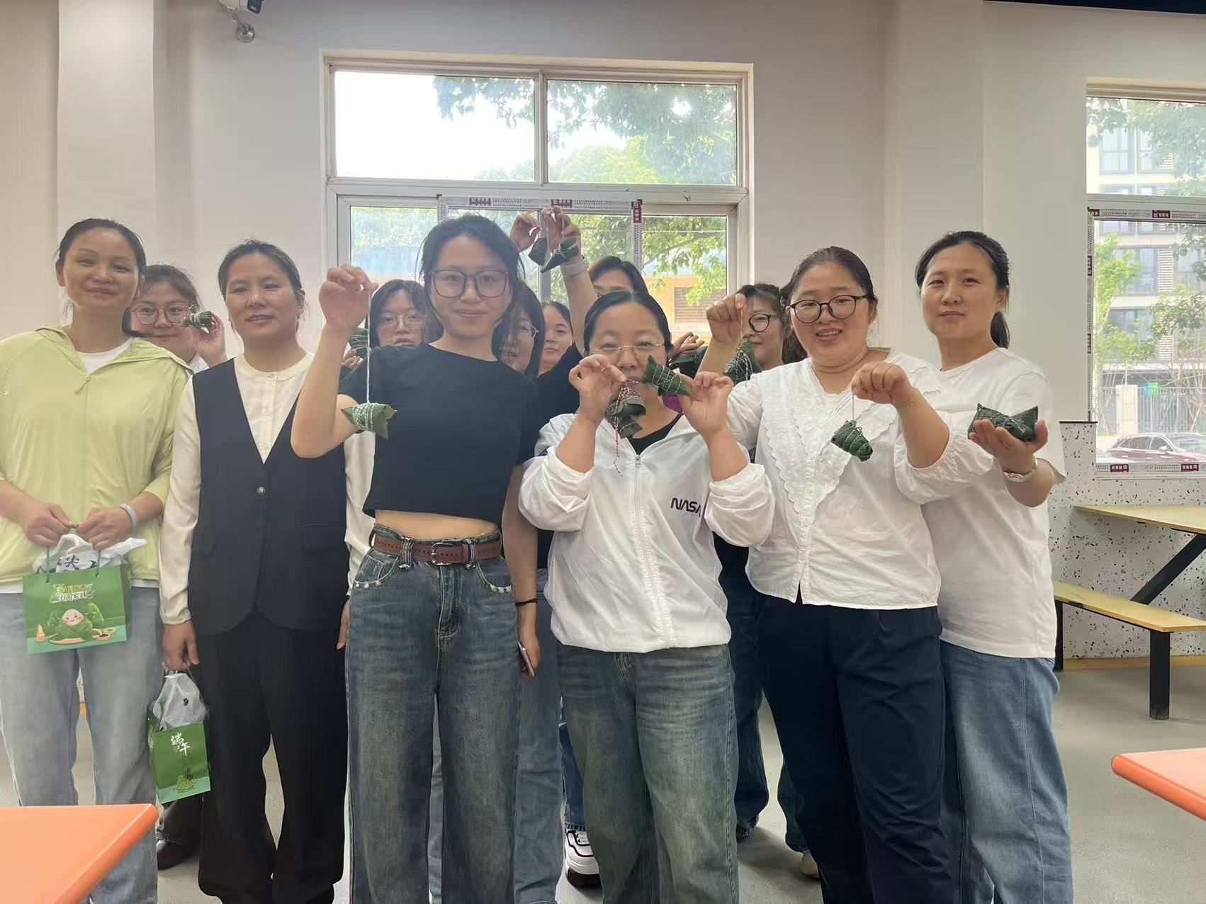 粽葉飄香 濃情端午 | 萌恒科創(chuàng)園開展粽藝體驗活動