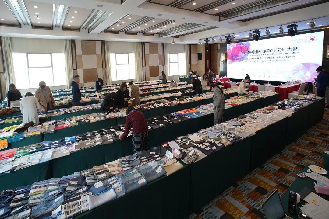 萌恒抽紗研發(fā)設(shè)計(jì)“浮世浪漫”面料喜獲第49屆中國(guó)流行面料優(yōu)秀獎(jiǎng)