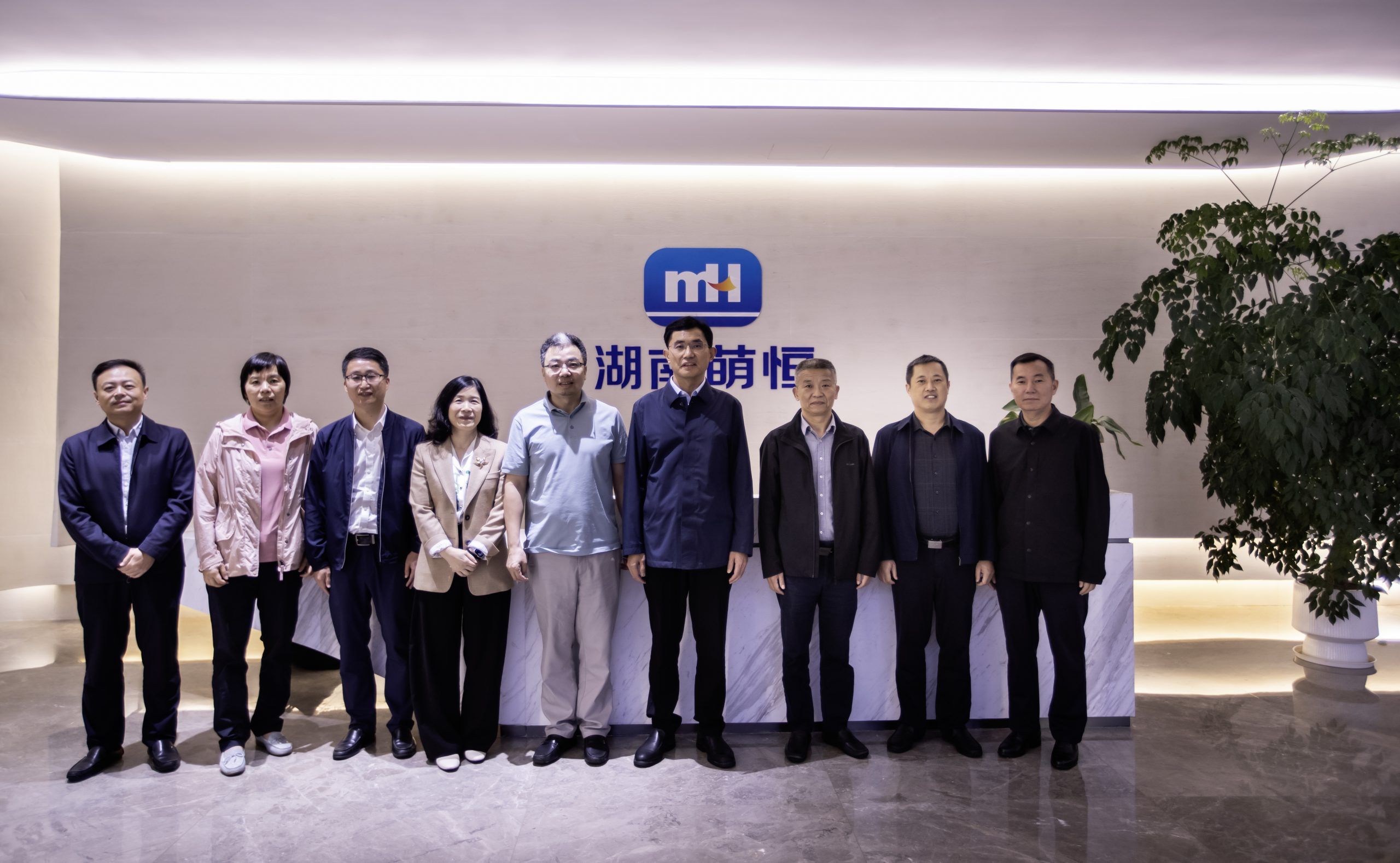 澧縣縣委書記王啟武一行蒞臨湖南萌恒考察交流