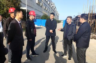 縣委書記王啟武走訪湖南萌恒慰問勞動(dòng)模范